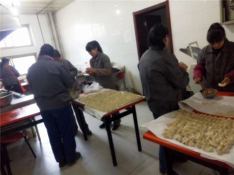 冬至吃餃子 情暖職工心 冬至吃餃子 情暖職工心