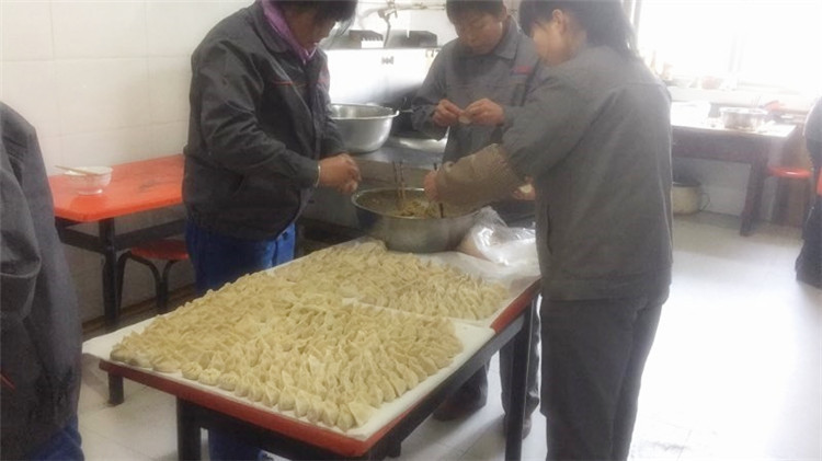冬至吃餃子 情暖職工心 冬至吃餃子 情暖職工心